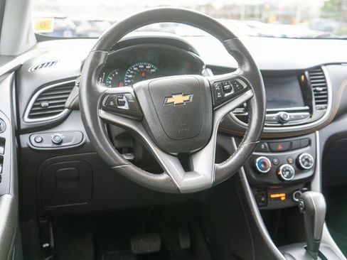Used 2022 Chevrolet Trax LT w/ LT Convenience Package AWD/4WD image 14