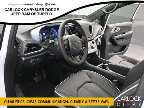 New 2026 Chrysler Pacifica Limited image 10