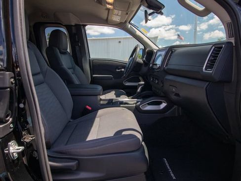 Used 2024 Nissan Frontier SV w/ SV Convenience Package RWD image 15