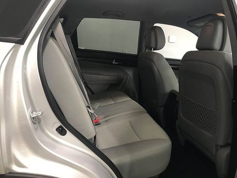Used 2013 Kia Sorento LX FWD image 16