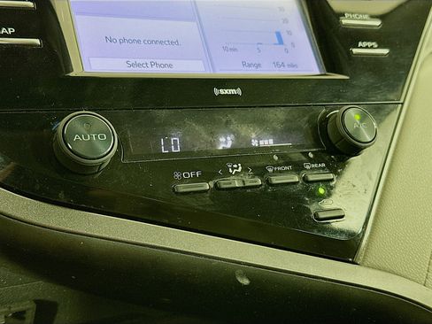 Used 2020 Toyota Camry SE image 23