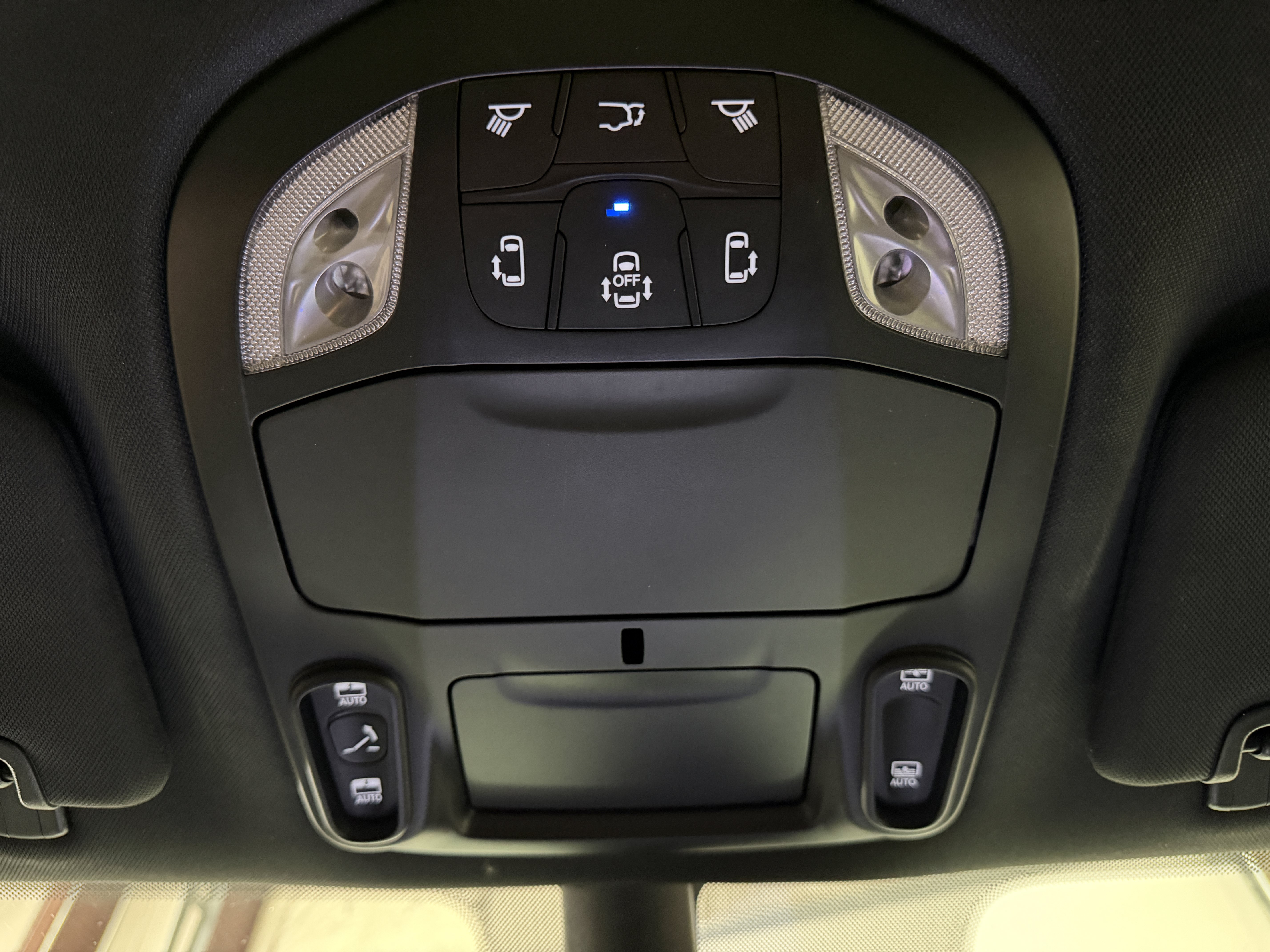 Used 2025 Chrysler Pacifica Limited FWD image 31