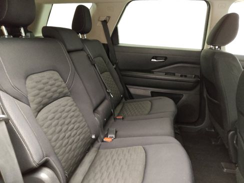 Used 2022 Nissan Pathfinder S FWD image 19