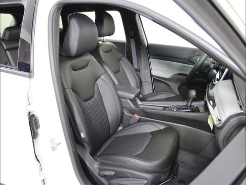 New 2025 Jeep Compass Latitude image 35