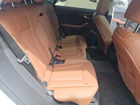 Used 2023 Audi Q8 Premium w/ Convenience Package AWD/4WD image 11