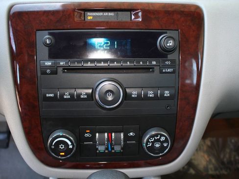 Used 2009 Chevrolet Impala LS image 16