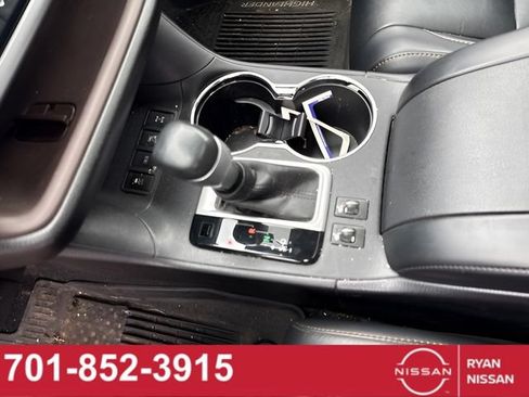 Used 2018 Toyota Highlander XLE AWD/4WD image 12