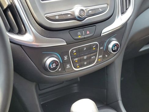 Used 2024 Chevrolet Equinox LT image 18