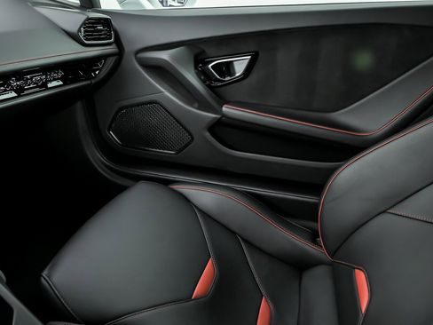 Used 2020 Lamborghini Huracan EVO image 40