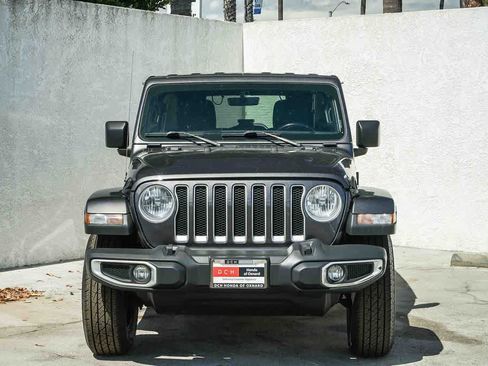 Used 2020 Jeep Wrangler Unlimited Sahara w/ Uconnect 4C Nav & Sound Group AWD/4WD image 2
