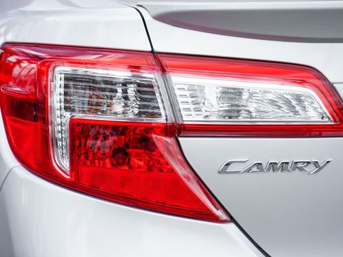 Used 2012 Toyota Camry SE FWD image 37