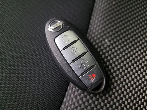 Used 2020 Nissan Pathfinder SV image 32