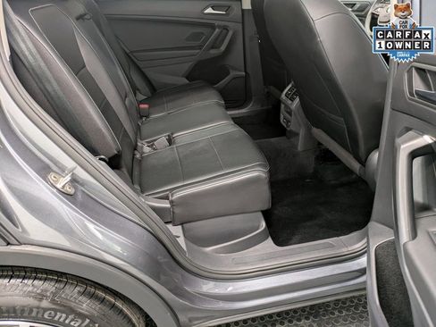 Used 2021 Volkswagen Tiguan SE w/ Panoramic Sunroof Package image 28