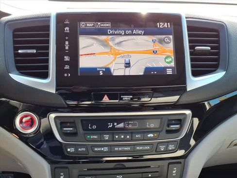 Used 2017 Honda Pilot Touring image 14