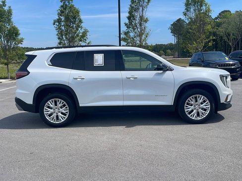 Used 2024 GMC Acadia Elevation w/ Luxury Package FWD image 8