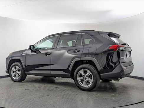Used 2021 Toyota RAV4 LE AWD/4WD image 6
