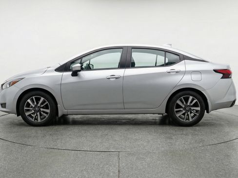 Used 2025 Nissan Versa SV image 5