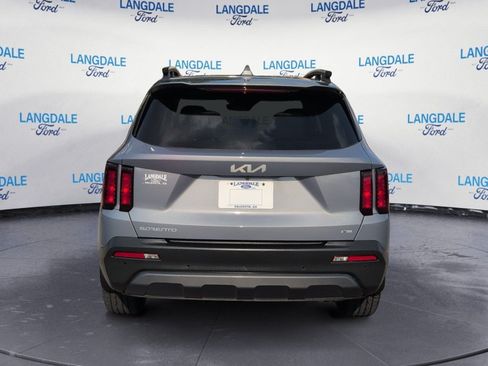 Used 2023 Kia Sorento S w/ Panoramic Sunroof Package AWD/4WD image 8