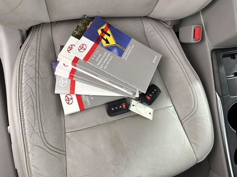 Used 2015 Toyota Camry XLE w/ Moonroof Package FWD image 36