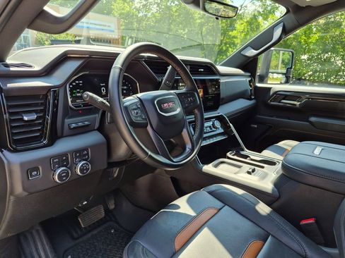 Used 2024 GMC Sierra 2500 AT4 w/ AT4 Premium Plus Package AWD/4WD image 14