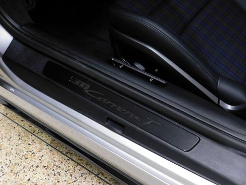 Used 2025 Porsche 911 Carrera T RWD image 43