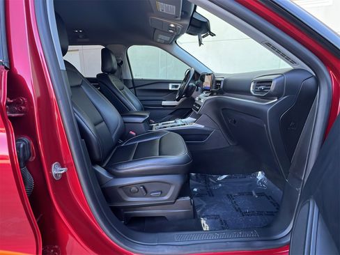 Used 2020 Ford Explorer XLT w/ Equipment Group 202A image 33