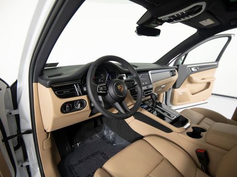 New 2026 Porsche Macan AWD/4WD image 16