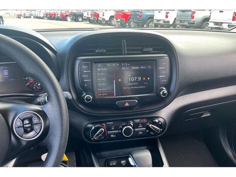 Used 2022 Kia Soul LX w/ Technology Package FWD image 7