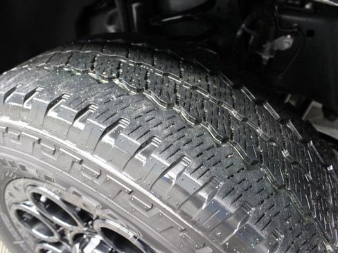 Used 2025 Ford F350 Lariat w/ Black Appearance Package image 7