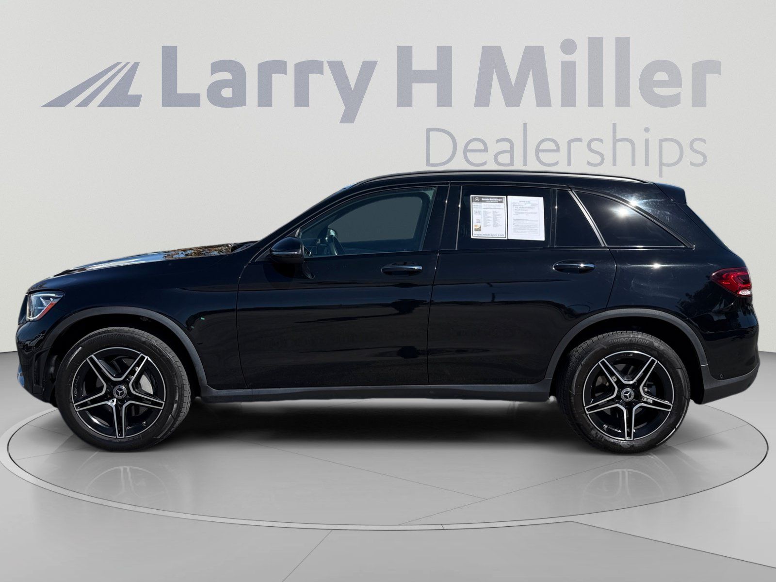 Used 2021 Mercedes-Benz GLC 300 4MATIC image 2