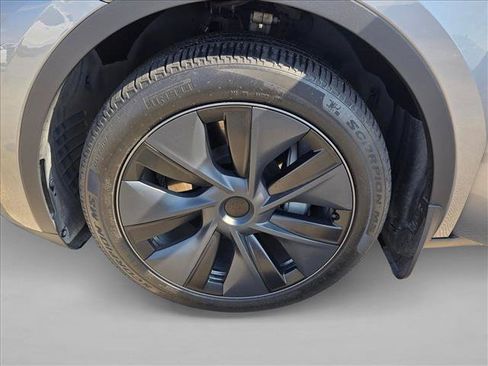 Used 2024 Tesla Model Y Long Range AWD/4WD image 21