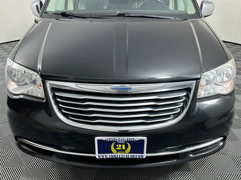 Used 2012 Chrysler Town & Country Touring-L w/ Premium Group FWD image 3