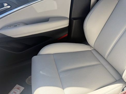 Used 2024 Genesis G70 2.5T image 16