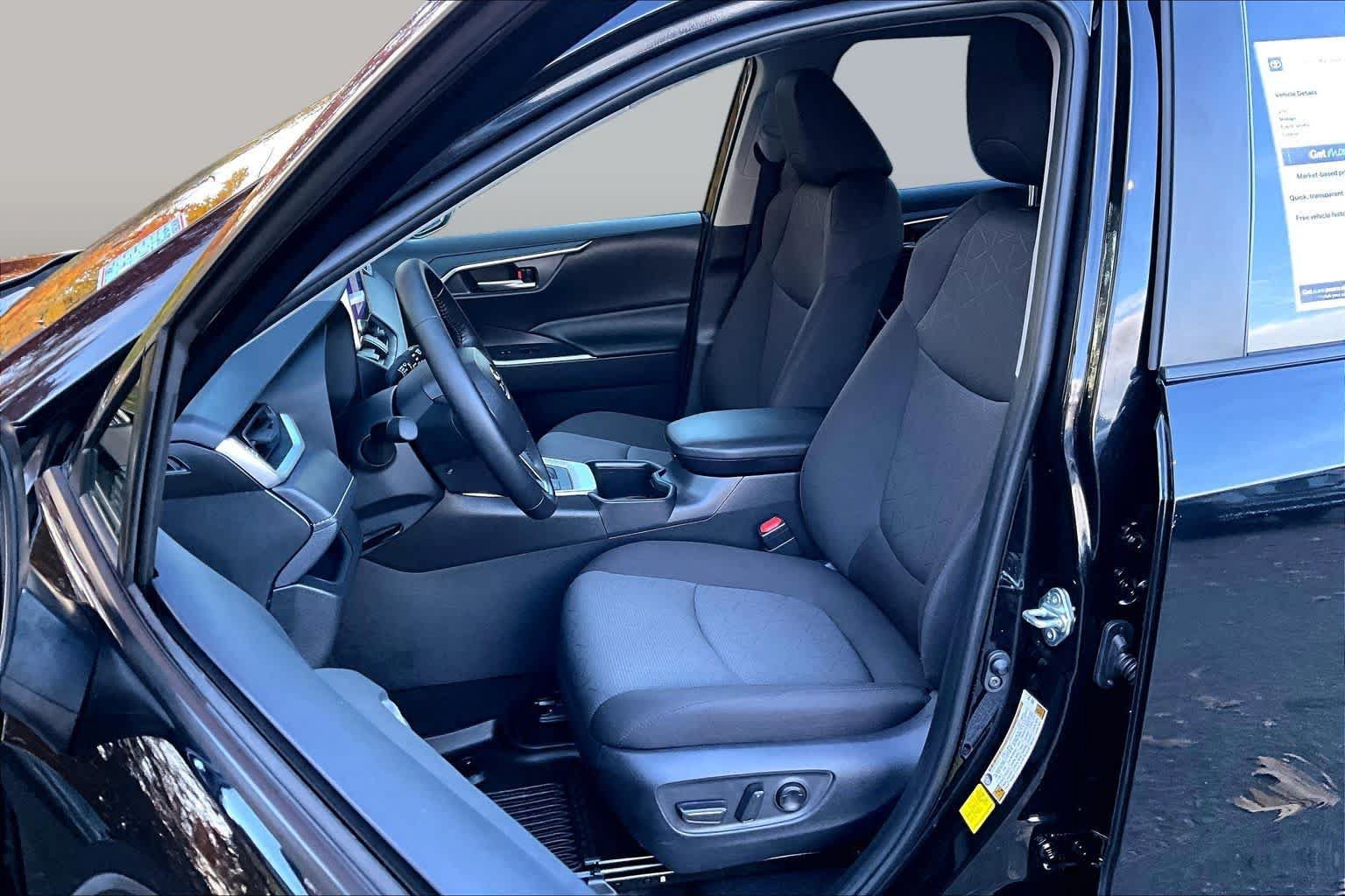 Used 2025 Toyota RAV4 XLE w/ Weather Package AWD/4WD image 8
