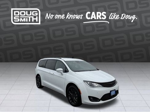 Used 2020 Chrysler Pacifica Touring-L w/ Advanced Safetytec Group image 7