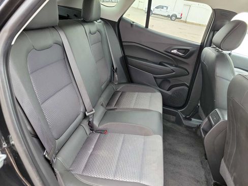 Used 2025 Chevrolet Trax LT FWD image 17