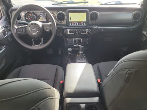 Used 2023 Jeep Gladiator Sport AWD/4WD image 15