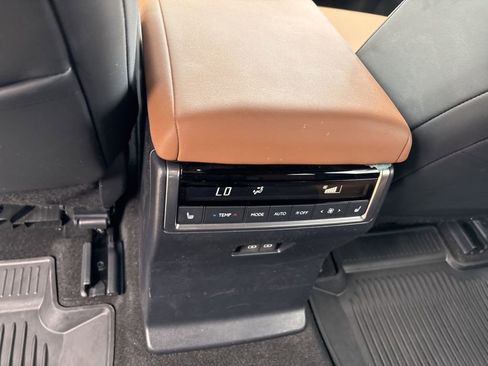 Used 2025 Lexus GX 550 w/ Accessory Package (2T) AWD/4WD image 20