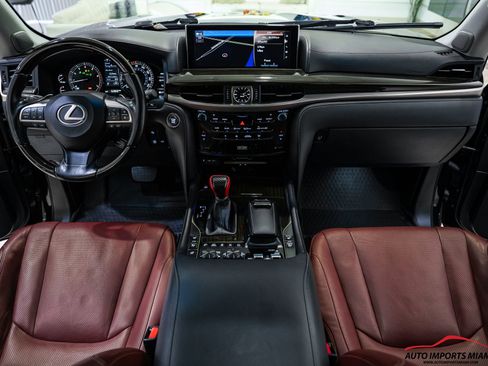 Used 2021 Lexus LX 570 4WD w/ Luxury Package image 68