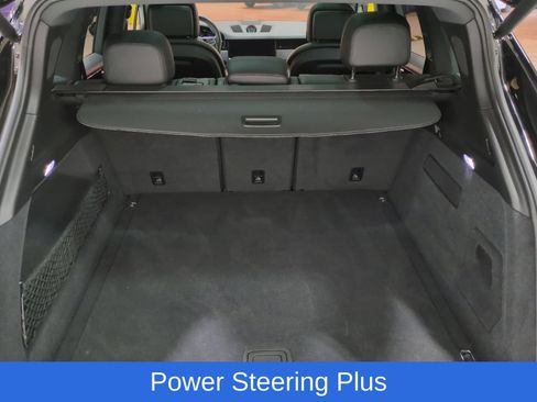 Used 2022 Porsche Cayenne w/ Premium Package AWD/4WD image 12