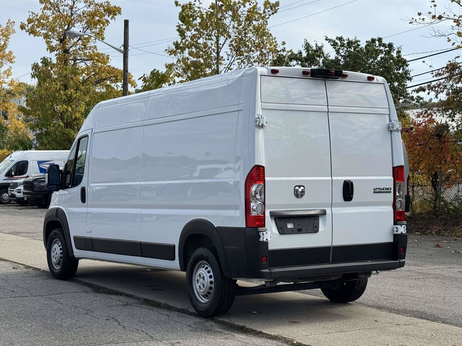 Used 2026 RAM ProMaster 2500 w/ Convenience Group FWD image 4