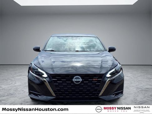 Used 2024 Nissan Altima 2.5 SR FWD image 3