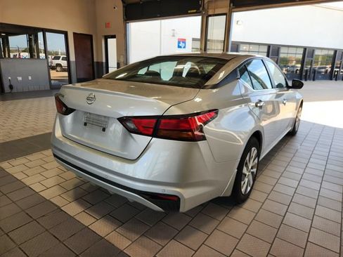 Used 2024 Nissan Altima 2.5 S FWD image 6