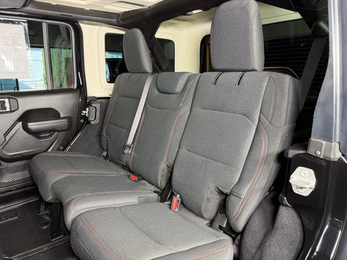 Used 2024 Jeep Wrangler Unlimited Rubicon image 16