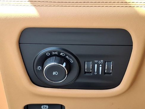 Used 2023 Jeep Grand Cherokee Summit AWD/4WD image 21