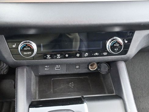 Used 2022 Mitsubishi Outlander SE image 24