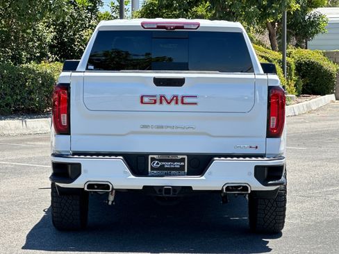 Used 2023 GMC Sierra 1500 AT4 w/ Technology Package AWD/4WD image 10