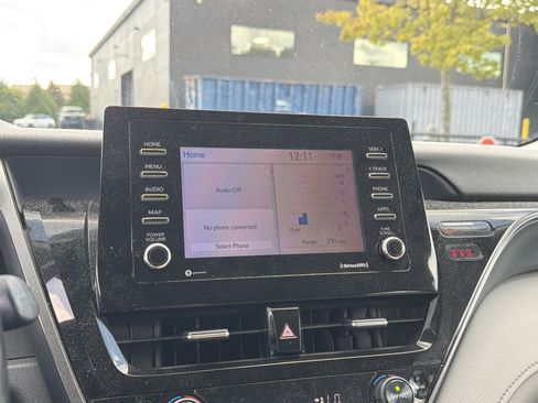 Used 2022 Toyota Camry SE FWD image 18