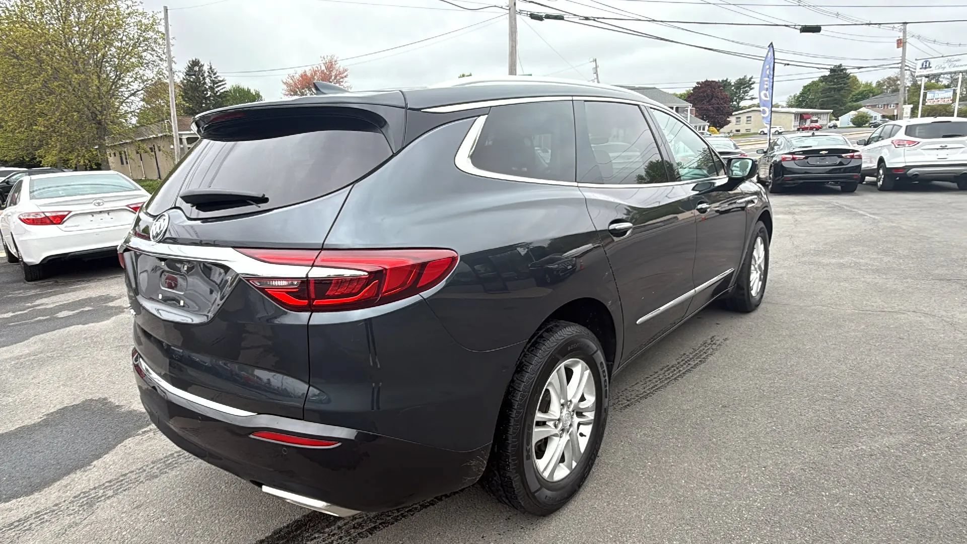Used 2020 Buick Enclave Essence w/ Sound and Sites Package AWD/4WD image 7