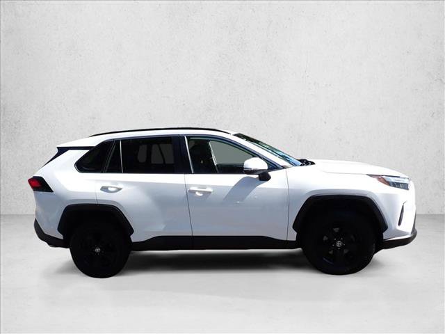 Used 2022 Toyota RAV4 XLE AWD/4WD image 5